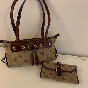 Dooney and Bourne signature shoulder bag/wallet